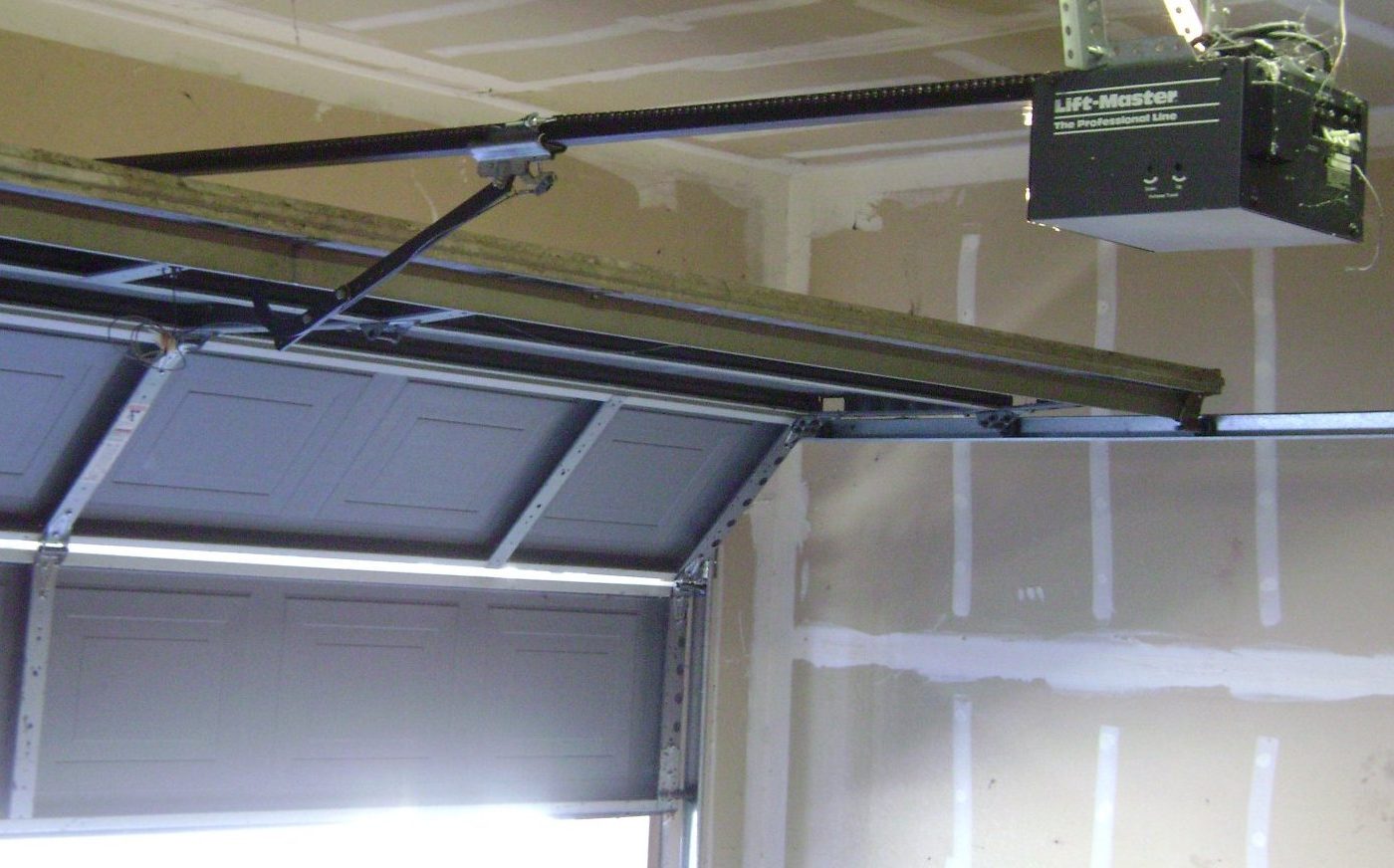 Garage door opener motor unit
