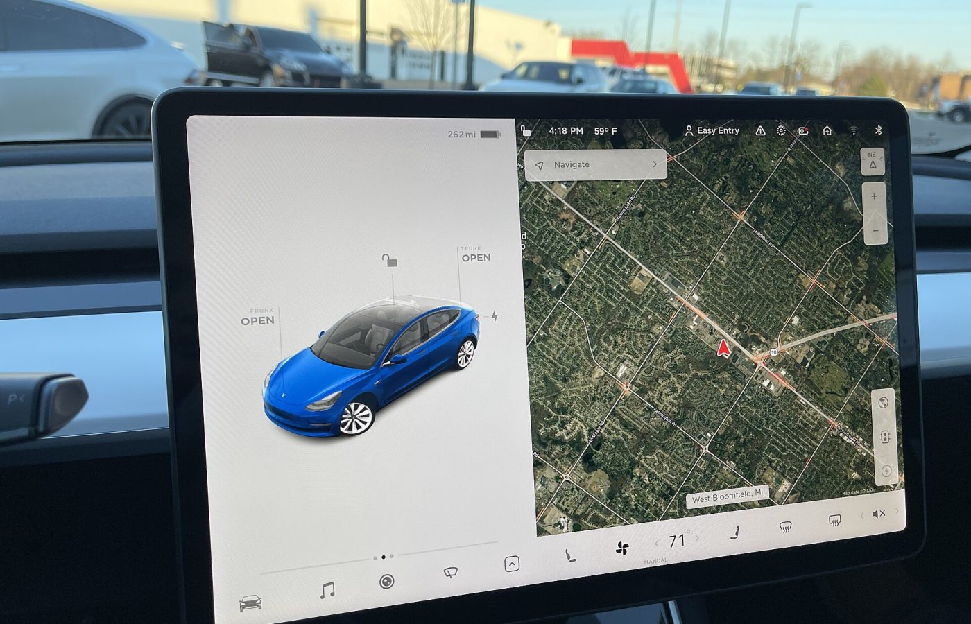 Tesla Model 3 centre touchscreen